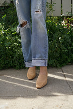 Load image into Gallery viewer, 80's J. Rene nude pump
