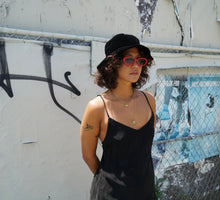 Load image into Gallery viewer, Deadstock Cat Eye Sunnies