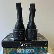Load image into Gallery viewer, Valentino Platform boots