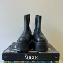 Load image into Gallery viewer, Valentino Platform boots