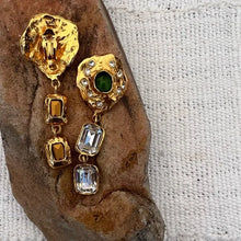 Load image into Gallery viewer, Mondo Mondo Gold Oyster Earrings