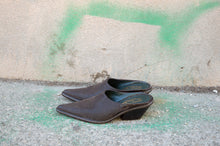 Load image into Gallery viewer, Donald J. Pliner mules