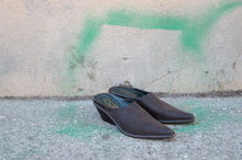 Load image into Gallery viewer, Donald J. Pliner mules