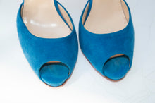 Load image into Gallery viewer, Christian Louboutin Pump