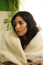 Load image into Gallery viewer, 80&#39;s Faux Fur Shawl
