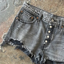 Load image into Gallery viewer, Vintage Levi&#39;s shorts
