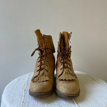 Load image into Gallery viewer, Vintage Lace Up Boots
