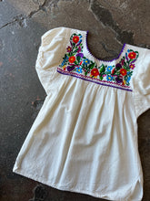 Load image into Gallery viewer, 70&#39;s Traditional Mexican Embroidered Blusa
