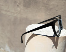 Load image into Gallery viewer, Elizabeth and James - Centinela eyeglasses
